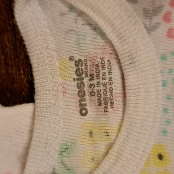 0-3 months girl onsie, onsies brand,Gerber. - Picture 2 of 6